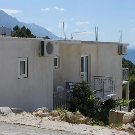 Studio 6895a Apartment *