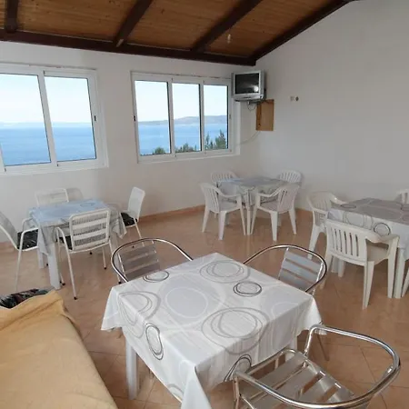 Studio 6895a Apartment *